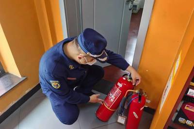 冬春火灾防控在行动 南票消防救援大队深入辖区易燃易爆场所开展消防专项检查